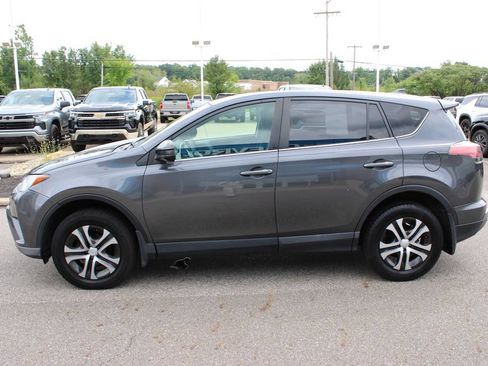 Used 2018 Toyota RAV4 LE w/ All Weather Liner Package FWD image 22