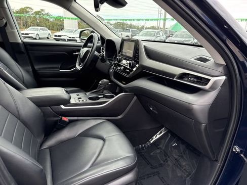 Used 2023 Toyota Highlander XLE image 23
