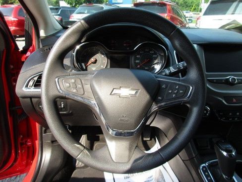 Used 2018 Chevrolet Cruze LT FWD image 19