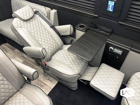 Used 2022 Mercedes-Benz Sprinter 3500 image 7