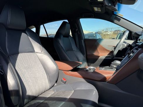 Used 2021 Toyota Venza XLE image 25