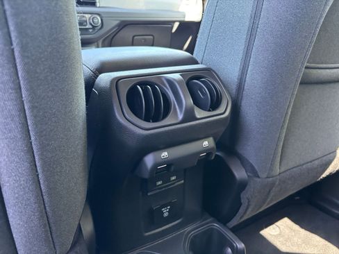 Used 2025 Jeep Wrangler Unlimited Sahara AWD/4WD image 22
