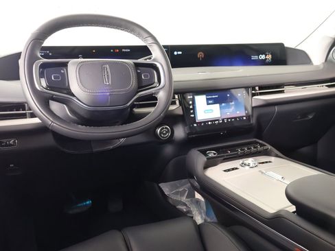 New 2026 Lincoln Navigator Premiere AWD/4WD image 2