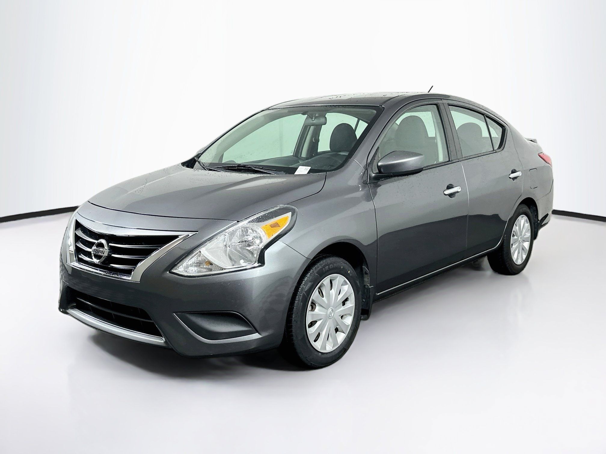 Used 2018 Nissan Versa SV FWD image 3