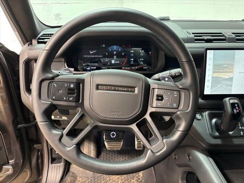 Used 2025 Land Rover Defender 110 image 19
