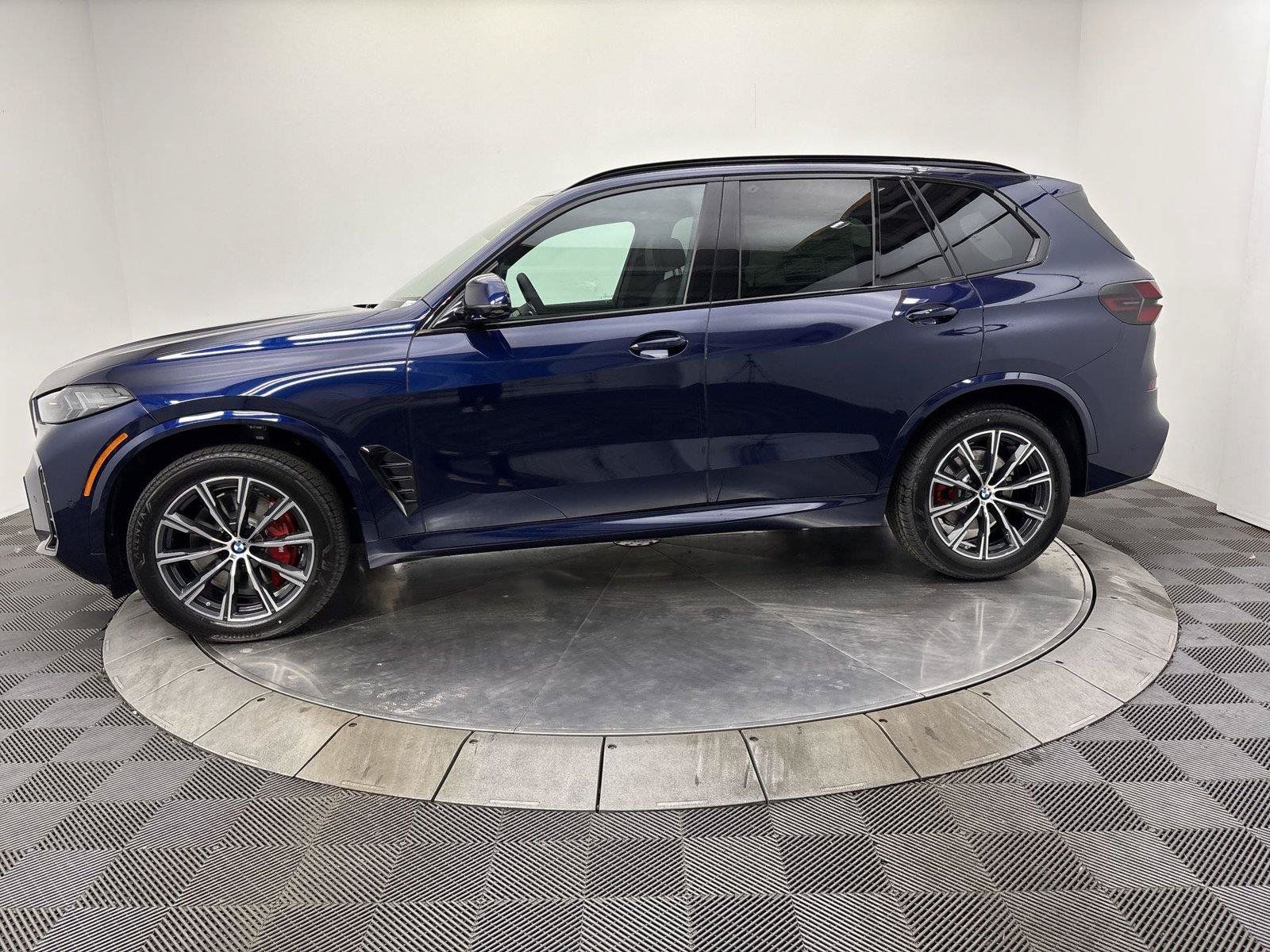 New 2026 BMW X5 xDrive40i w/ M Sport Package AWD/4WD image 16