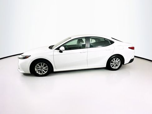 Used 2025 Toyota Camry LE image 4