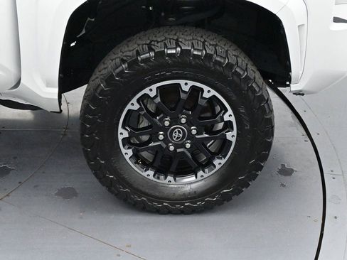 Used 2024 Toyota Tacoma SR AWD/4WD image 31