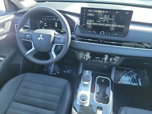 New 2026 Mitsubishi Outlander SE image 15