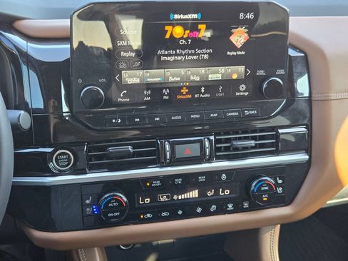 Used 2024 Nissan Pathfinder Platinum FWD image 32