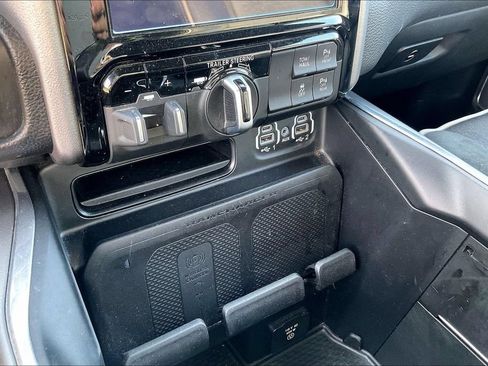 Used 2022 RAM 1500 Laramie AWD/4WD image 29