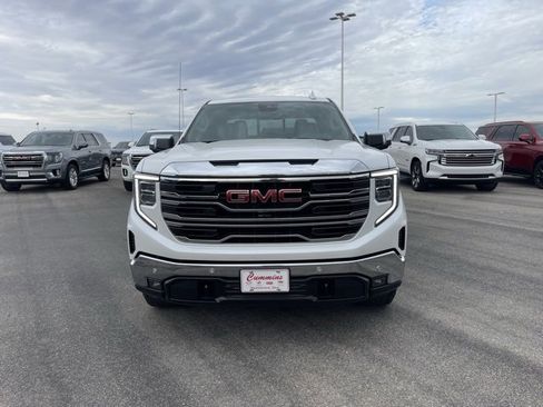 Used 2022 GMC Sierra 1500 SLT image 2