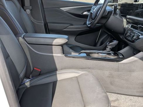 Used 2025 Buick Envista Sport Touring FWD image 28