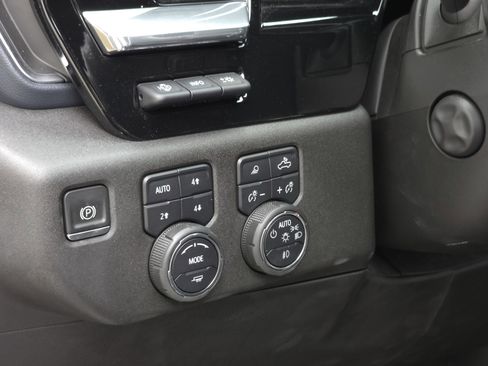 Used 2022 Chevrolet Silverado 1500 High Country w/ Technology Package image 26