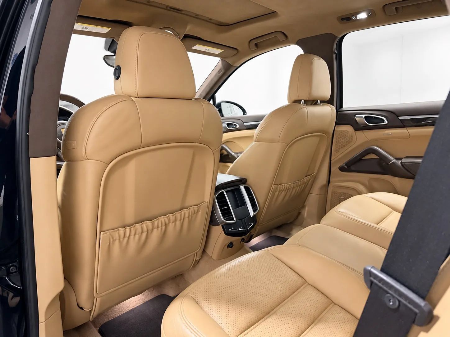 Used 2016 Porsche Cayenne Turbo AWD/4WD image 14