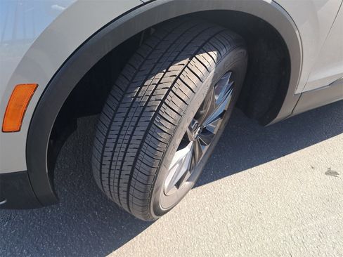 Certified 2022 Volkswagen Tiguan SE image 37