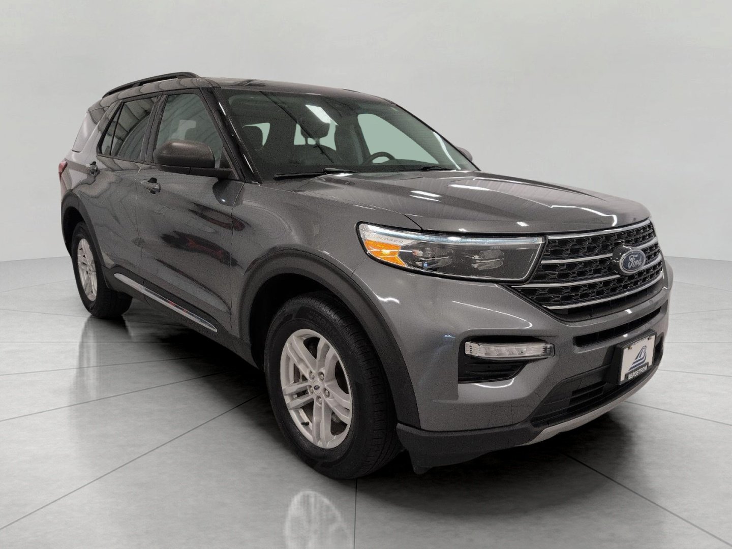 Used 2024 Ford Explorer XLT w/ Equipment Group 202A AWD/4WD image 1