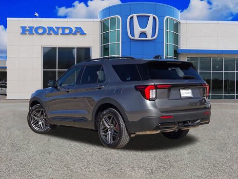 Used 2025 Ford Explorer ST-Line w/ ST-Line Street Pack image 5