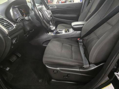 Used 2021 Jeep Grand Cherokee Laredo AWD/4WD image 9