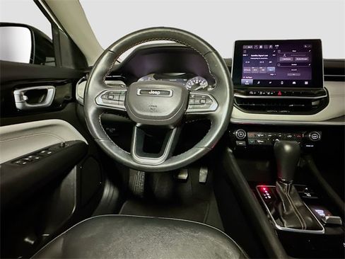 Used 2022 Jeep Compass Limited image 33