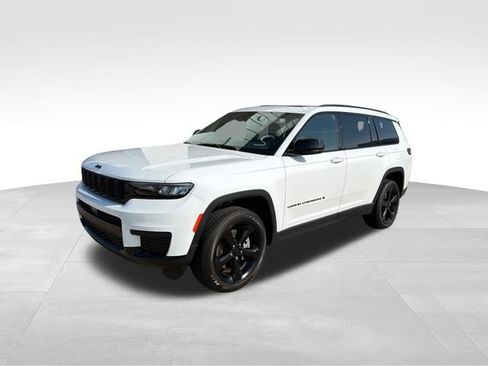 Used 2024 Jeep Grand Cherokee L Altitude AWD/4WD image 8