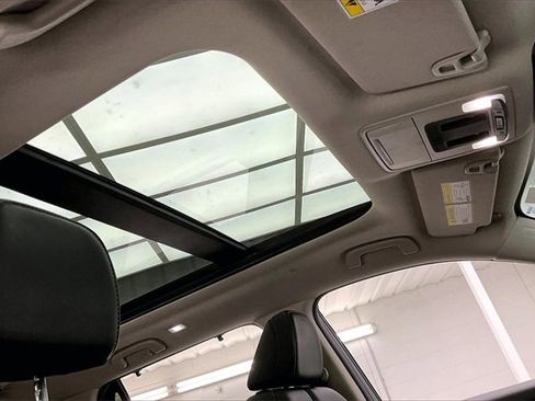 Certified 2024 Honda Pilot Touring image 13