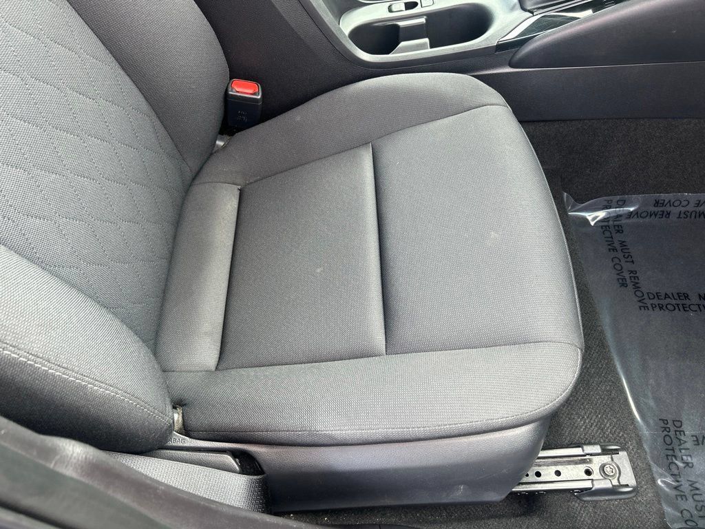Used 2025 Toyota Corolla LE FWD image 37