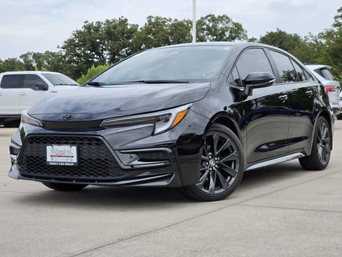 Used 2025 Toyota Corolla SE FWD image 1