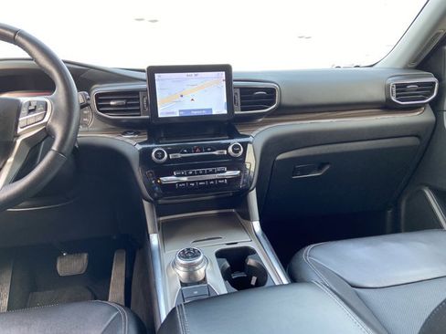 Used 2023 Ford Explorer Limited image 14
