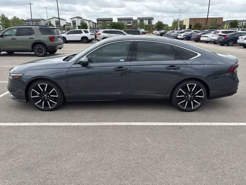 Used 2025 Honda Accord Touring image 2