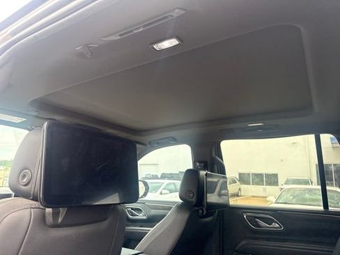 Used 2021 Chevrolet Tahoe Z71 w/ Luxury Package AWD/4WD image 16