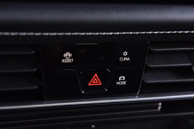 Used 2024 Volkswagen Atlas Cross Sport SE FWD image 14