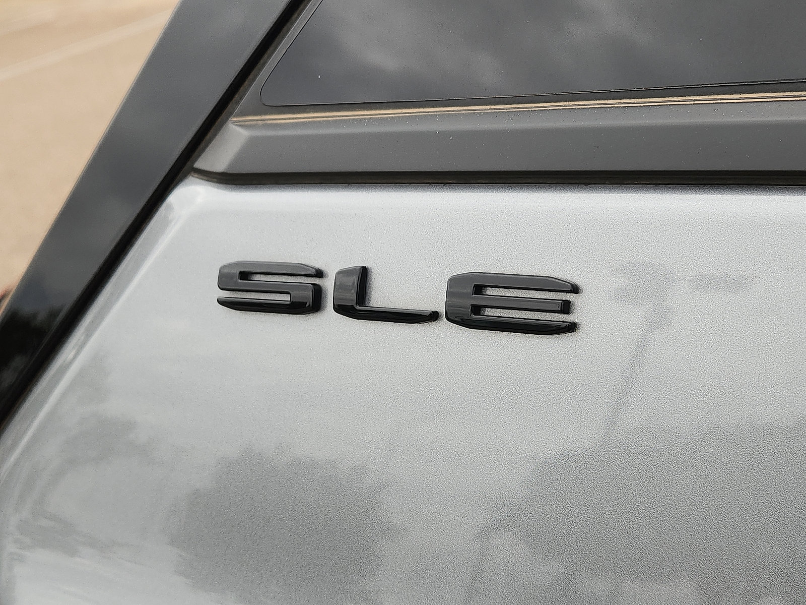 Used 2023 GMC Terrain SLE w/ Driver Convenience Package FWD image 9