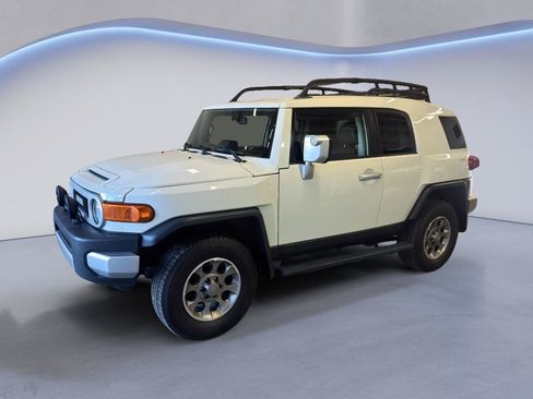 Used 2012 Toyota FJ Cruiser 4WD w/ Upgrade Pkg image 3