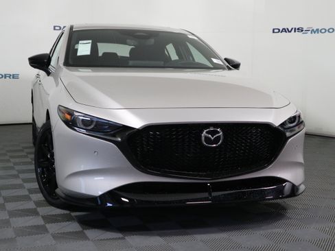 New 2026 MAZDA MAZDA3 Hatchback w/Premium Plus Pkg image 2
