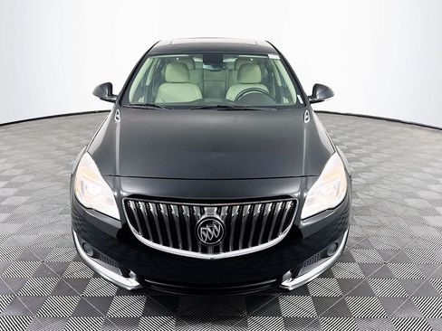 Used 2017 Buick Regal Sport Touring image 2