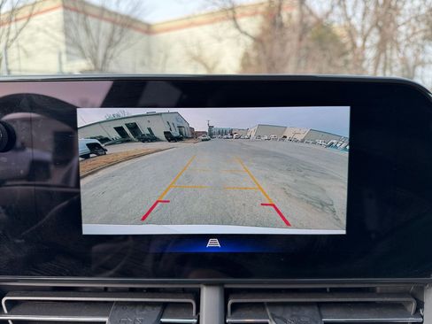 Used 2025 Chevrolet Trax LT w/ LT Convenience Package image 17