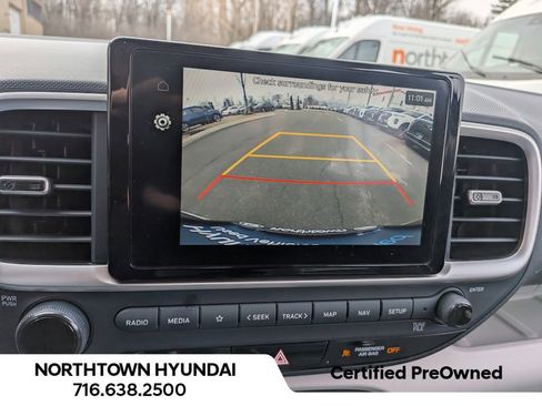 Used 2023 Hyundai Venue Limited image 22