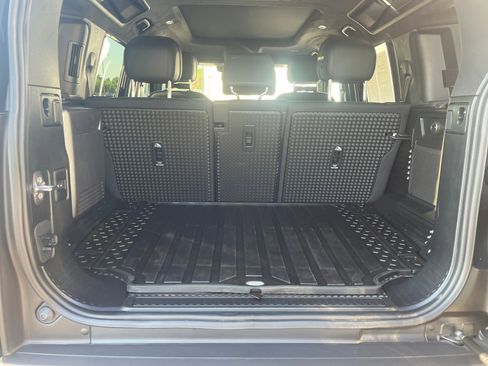 Used 2025 Land Rover Defender 110 V8 image 31