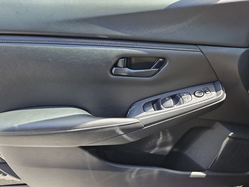 Used 2025 Nissan Sentra S image 13