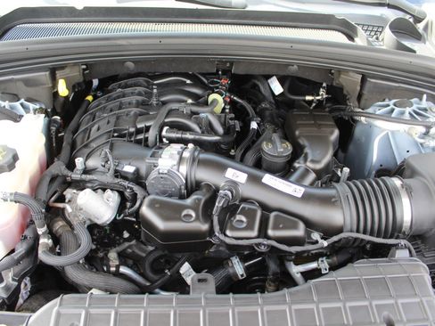 Used 2024 Jeep Grand Cherokee Limited image 54