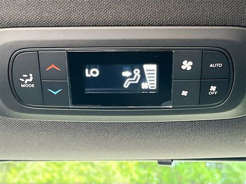 New 2026 Chrysler Pacifica Select image 30