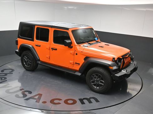 Used 2025 Jeep Wrangler Unlimited Sport AWD/4WD image 23