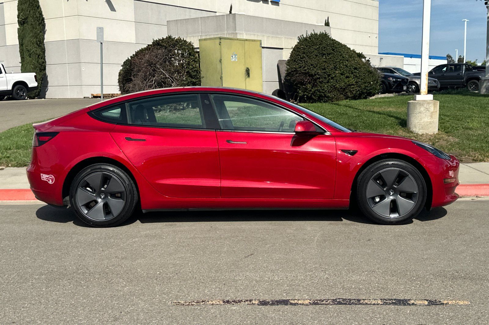Used 2023 Tesla Model 3 Standard Range RWD image 3