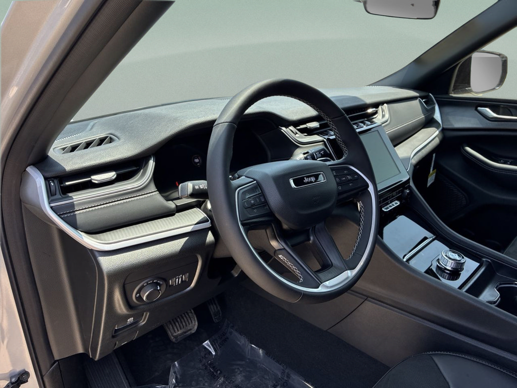 New 2025 Jeep Grand Cherokee Altitude RWD image 24