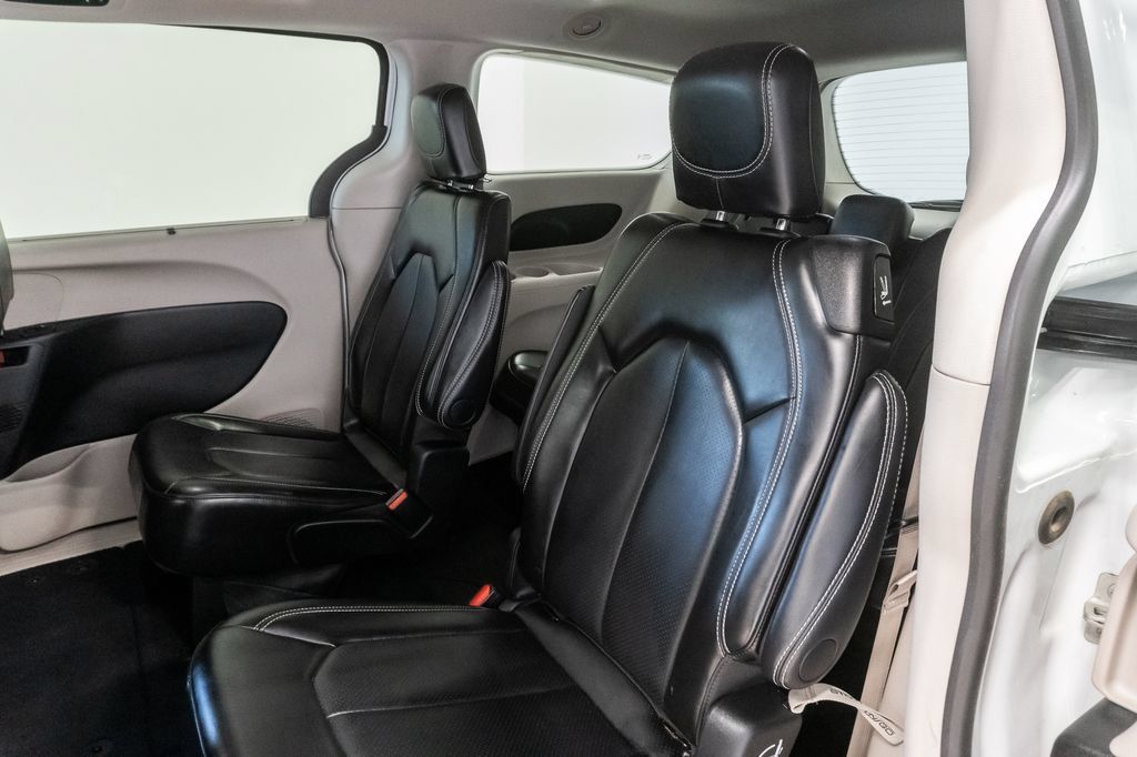 Certified 2024 Chrysler Pacifica Touring-L FWD image 24