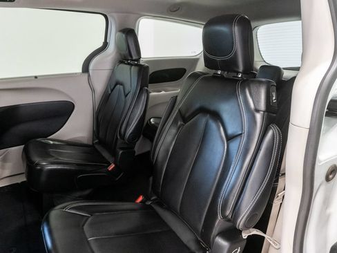 Certified 2024 Chrysler Pacifica Touring-L FWD image 24