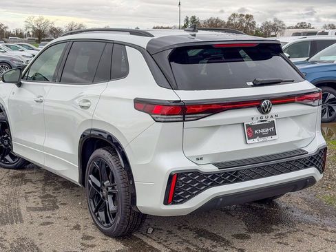 New 2026 Volkswagen Tiguan SE R-Line image 10