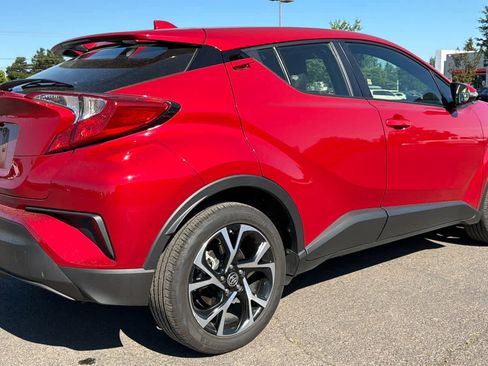 Used 2021 Toyota C-HR XLE FWD image 4