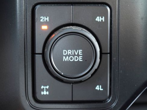 Used 2025 Ford F250 Lariat w/ Black Appearance Package image 16